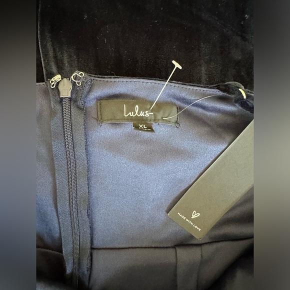 Lulu’s navy blue velvet gown - Picture 11 of 11